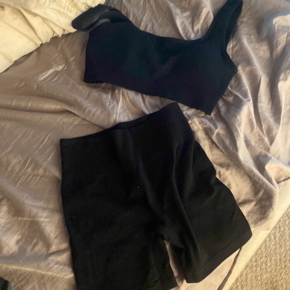 TSUTAYA Black Ribbed Workout Set - Picture 3 of 3